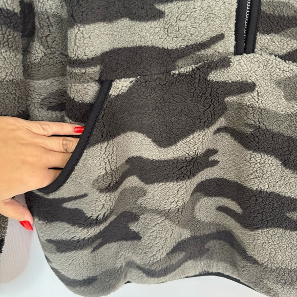 NWT Mittoshop Fleece Camo Zip Up Pullover - Picture 6 of 9